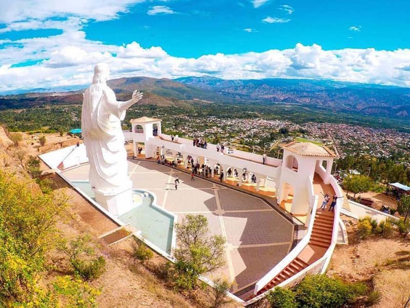 Su Majestad II Huanta Esterno foto