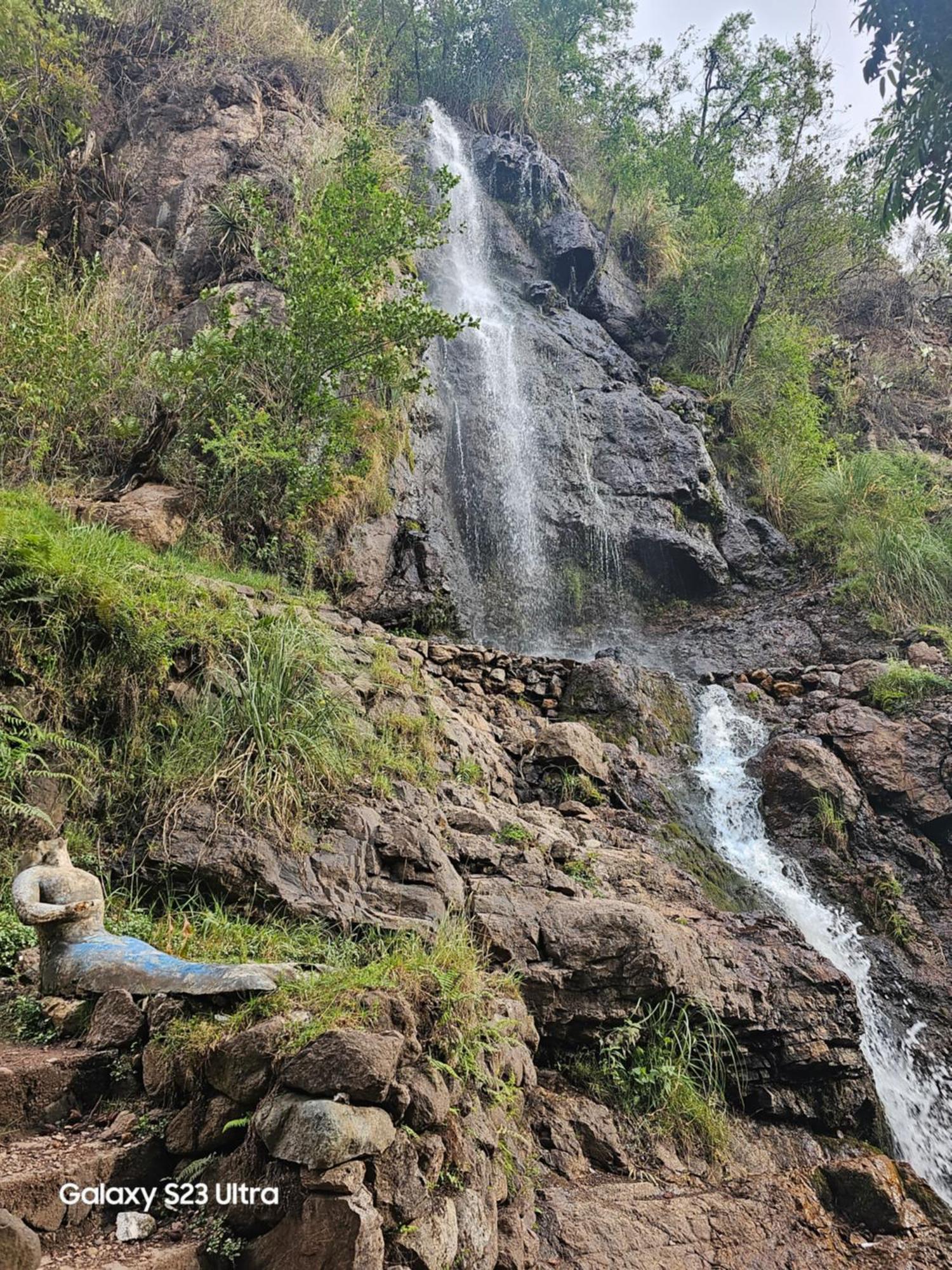 Su Majestad II Huanta Esterno foto